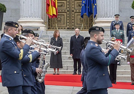 La presidenta del Congreso, Francina Armengol, y el presidente del Senado, Pedro Rollán, al comienzo del acto.