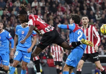 San Mamés estalla con el penalti de Giuliano sobre Nico que el árbitro y el VAR ignoraron