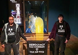 Activistas irrumpen en la Torre de Londres y lanzan natillas y tarta de manzana a una de las joyas de la corona británica