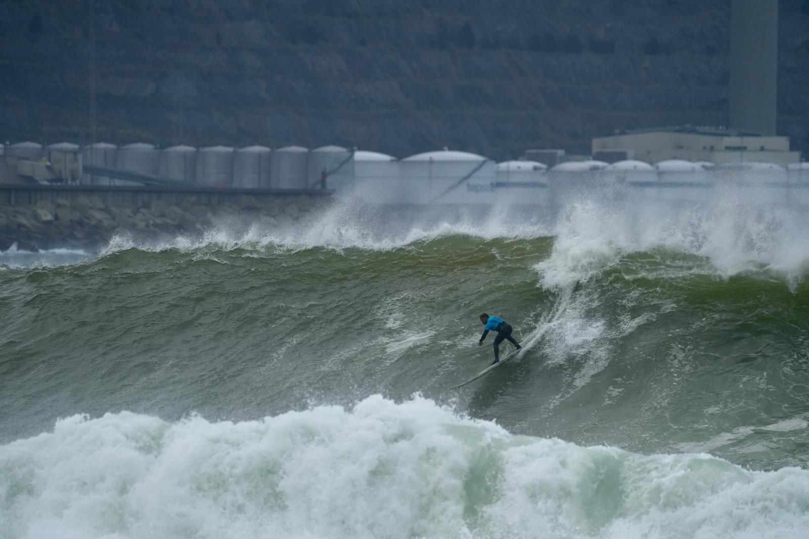 Getxo vibra con el campeonato de olas grandes