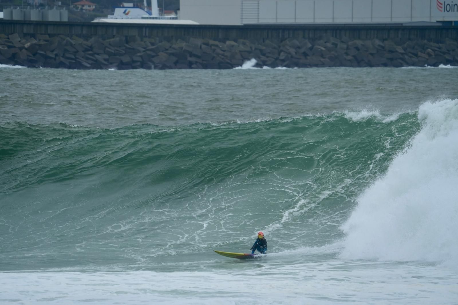 Getxo vibra con el campeonato de olas grandes
