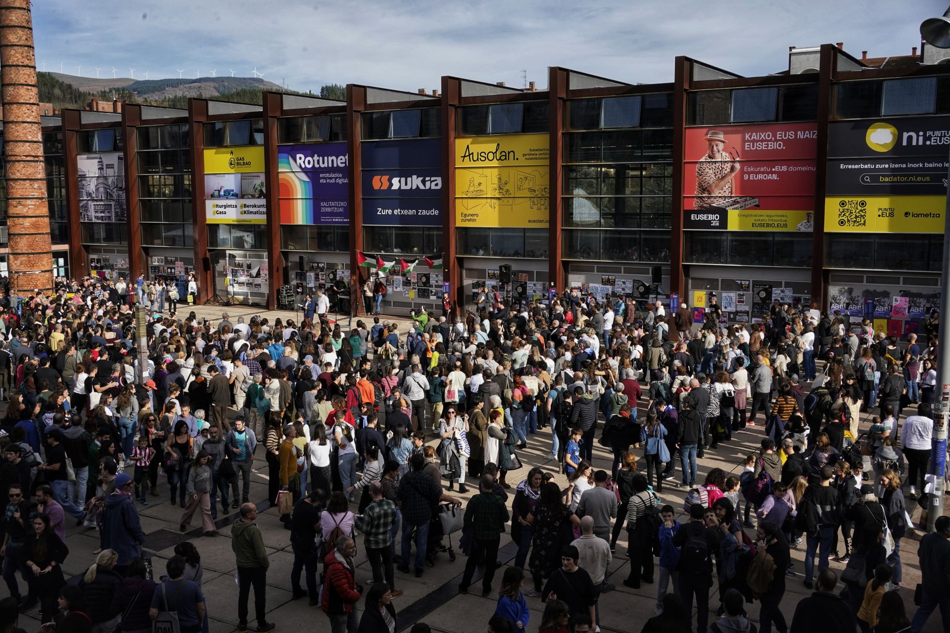 El parón en la Azoka de Durango, en imágenes