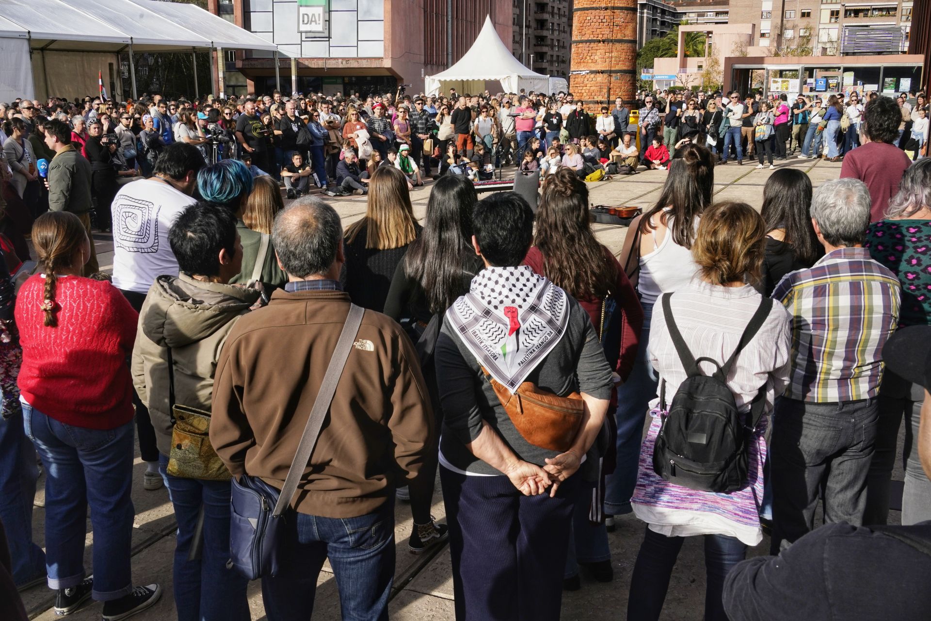 El parón en la Azoka de Durango, en imágenes