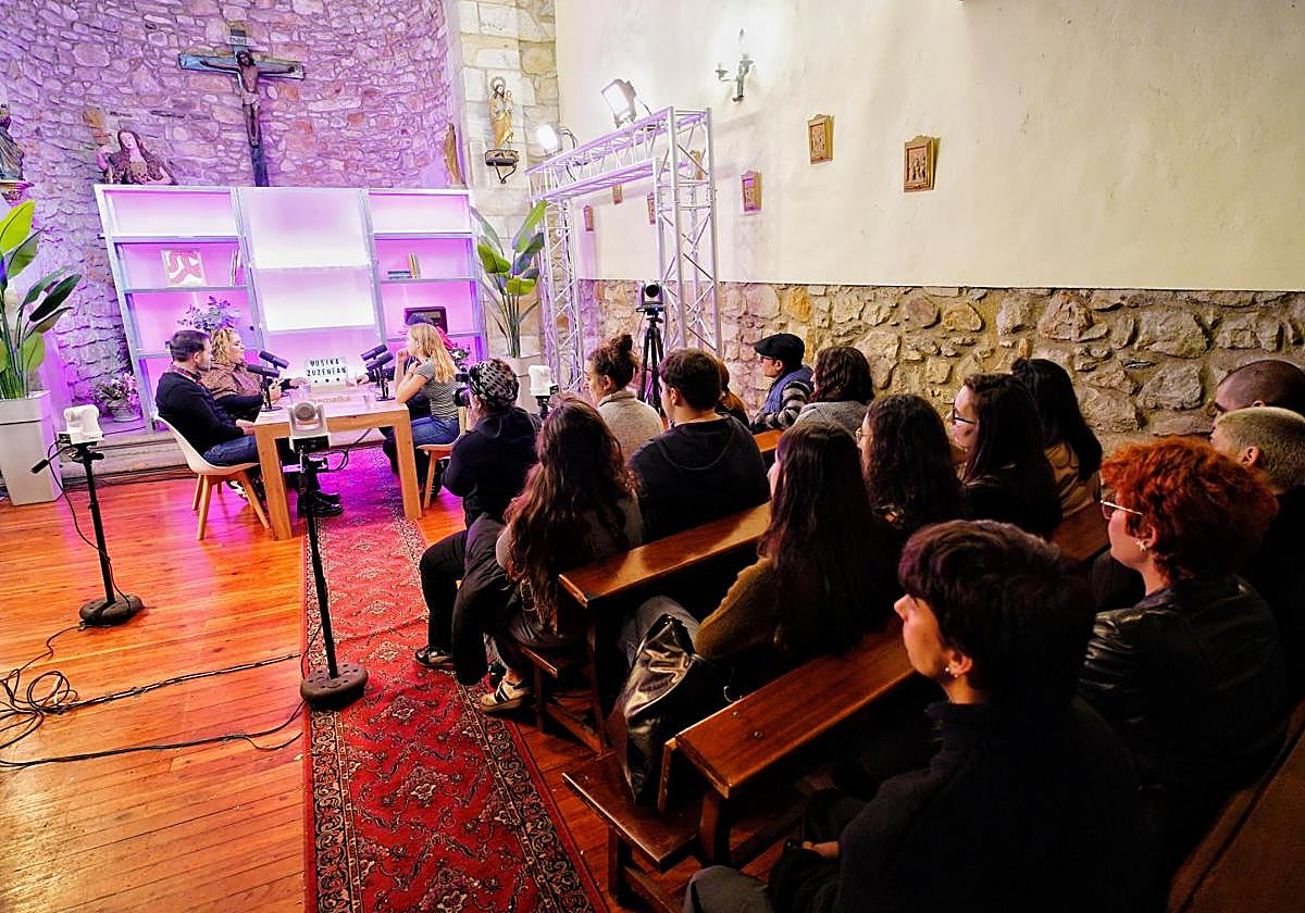 Sesión en directo del videopodcast en la Ermita de la Magdalena.