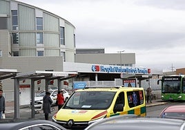 Entrada al hospital público de Torrejón de Ardoz, gestionado por una empresa privada.