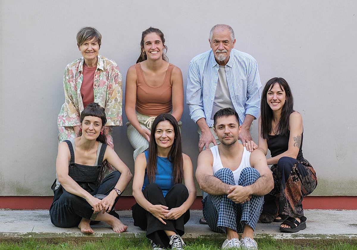 En primer plano, Betixe Saitua, Sandra Maturana, Kepa Alesso y Sandra Ortueta. Detrás, Itziar Lazkano, Itxaso Sánchez y Felipe Loza.