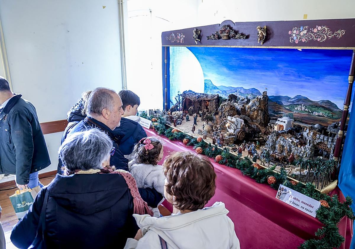 La bandera palestina corona uno de los belenes