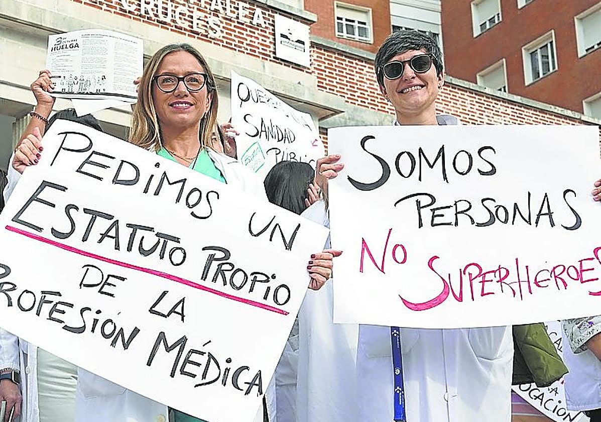 Dos facultativas en una jornada de huelga médica celebrada en octubre.