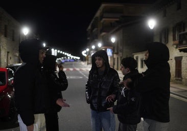 Los vecinos salen a la calle de noche alertados por la sacudida