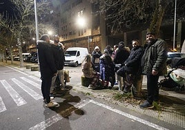 Vecinos de la calle Antonio Machado salieron al exterior por miedo a posibles réplicas.