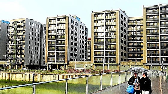 Euskadi aprueba la ley que permitirá rebajar la exigencia de VPO en obra nueva para impulsar la construcción