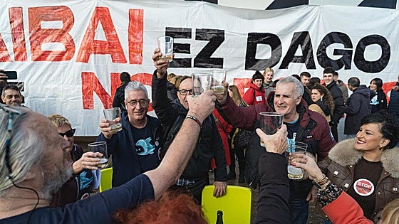 «Ha ganado el pueblo, ha ganado Urdaibai»