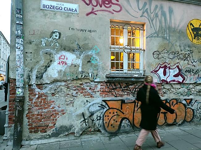 Lo que queda del grafiti de Geane Kellye con la frase «I'm happy again».