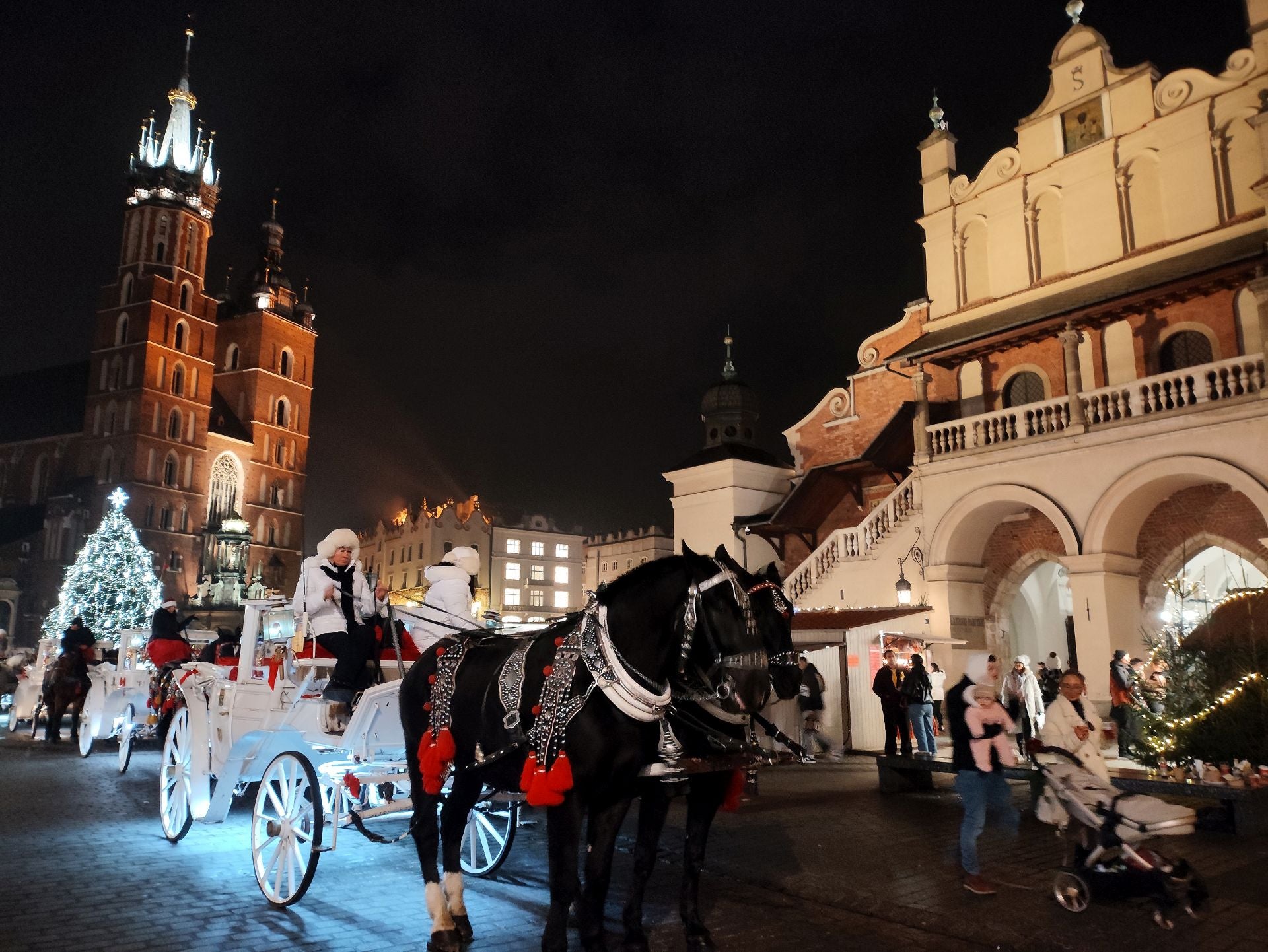 : La plaza Rynek Główny luce navidad en estas fechas