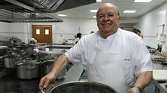 Muere Juantxu Larrucea, el cocinero vizcaíno de los ciclistas