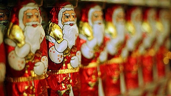 Condenada por utilizar a sus dos hijos menores para robar un Papá Noel en un centro comercial