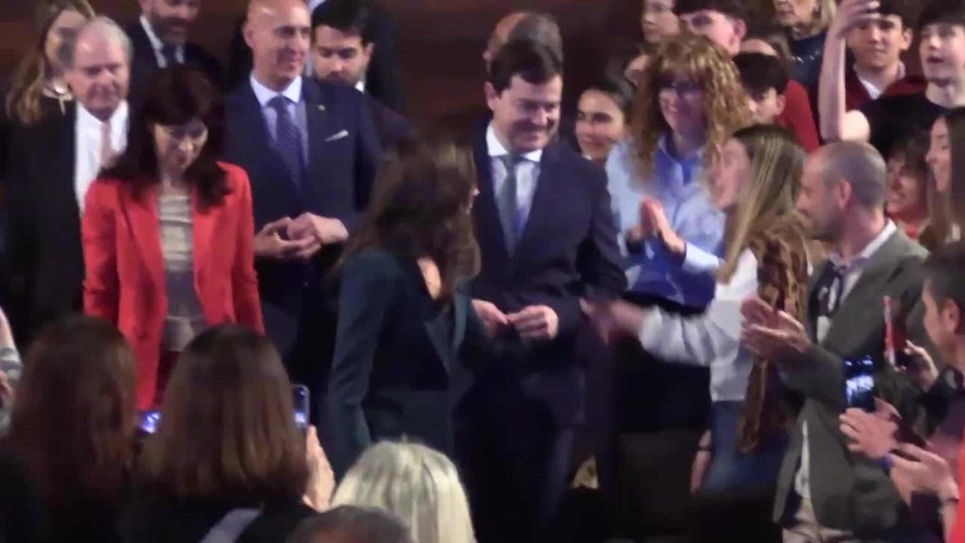Cerca de 800 estudiantes de León arropan a la Reina Letizia en el 'Tour del Talento'
