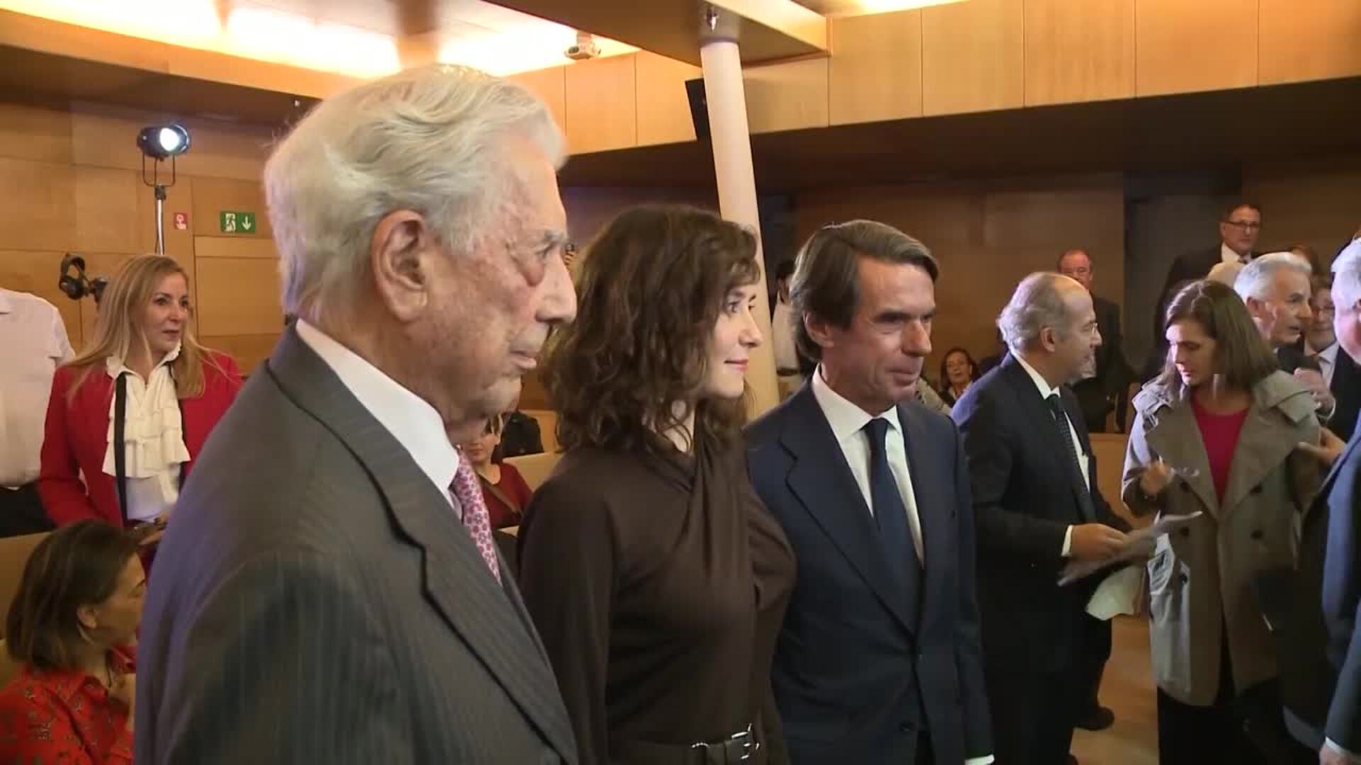Personalidades de la política despiden a Vargas Llosa, "escritor monumental en español"