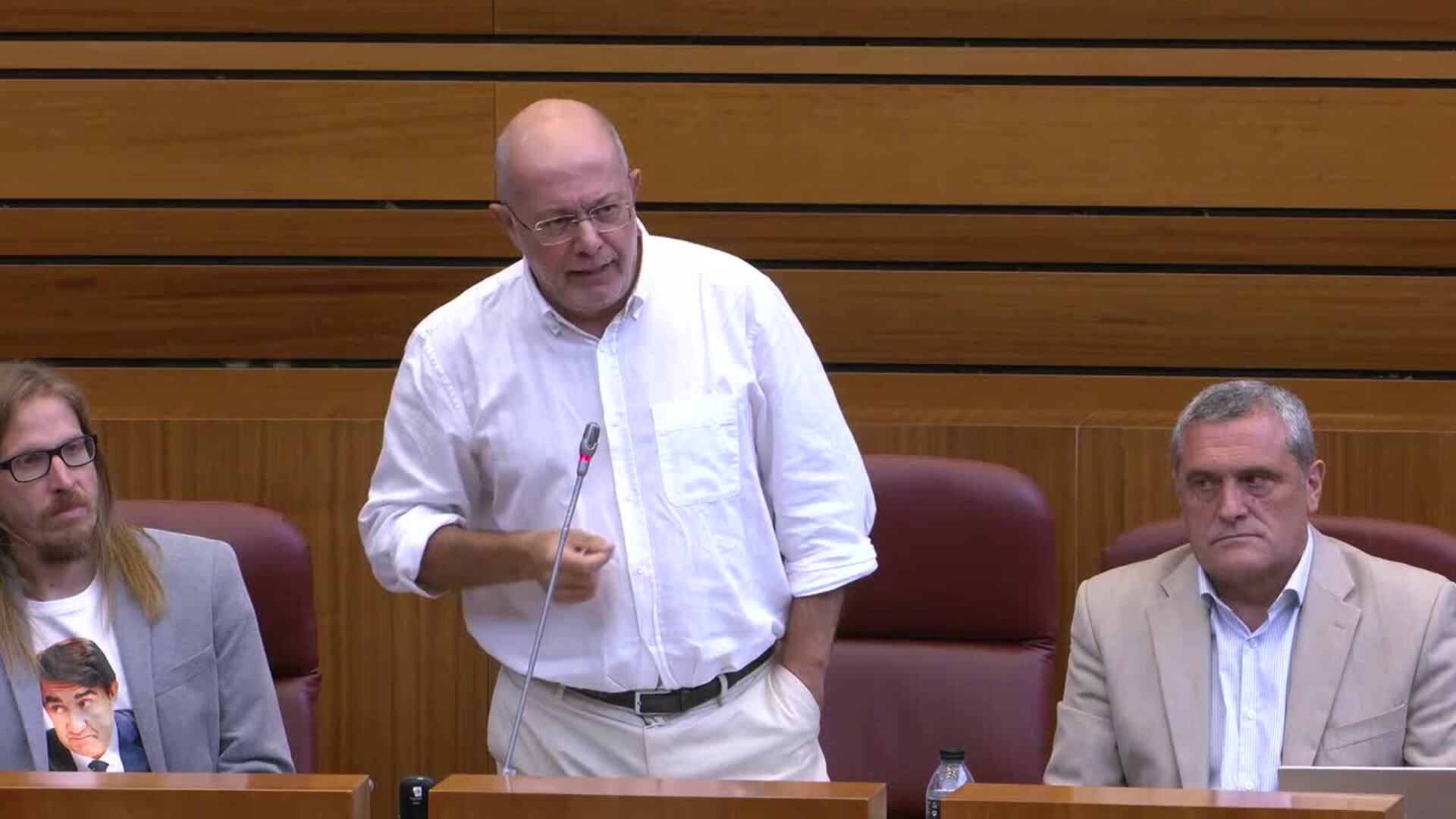 Igea acusa a Mañueco de "especialista en picar carne" y éste le responde: "Supérelo"