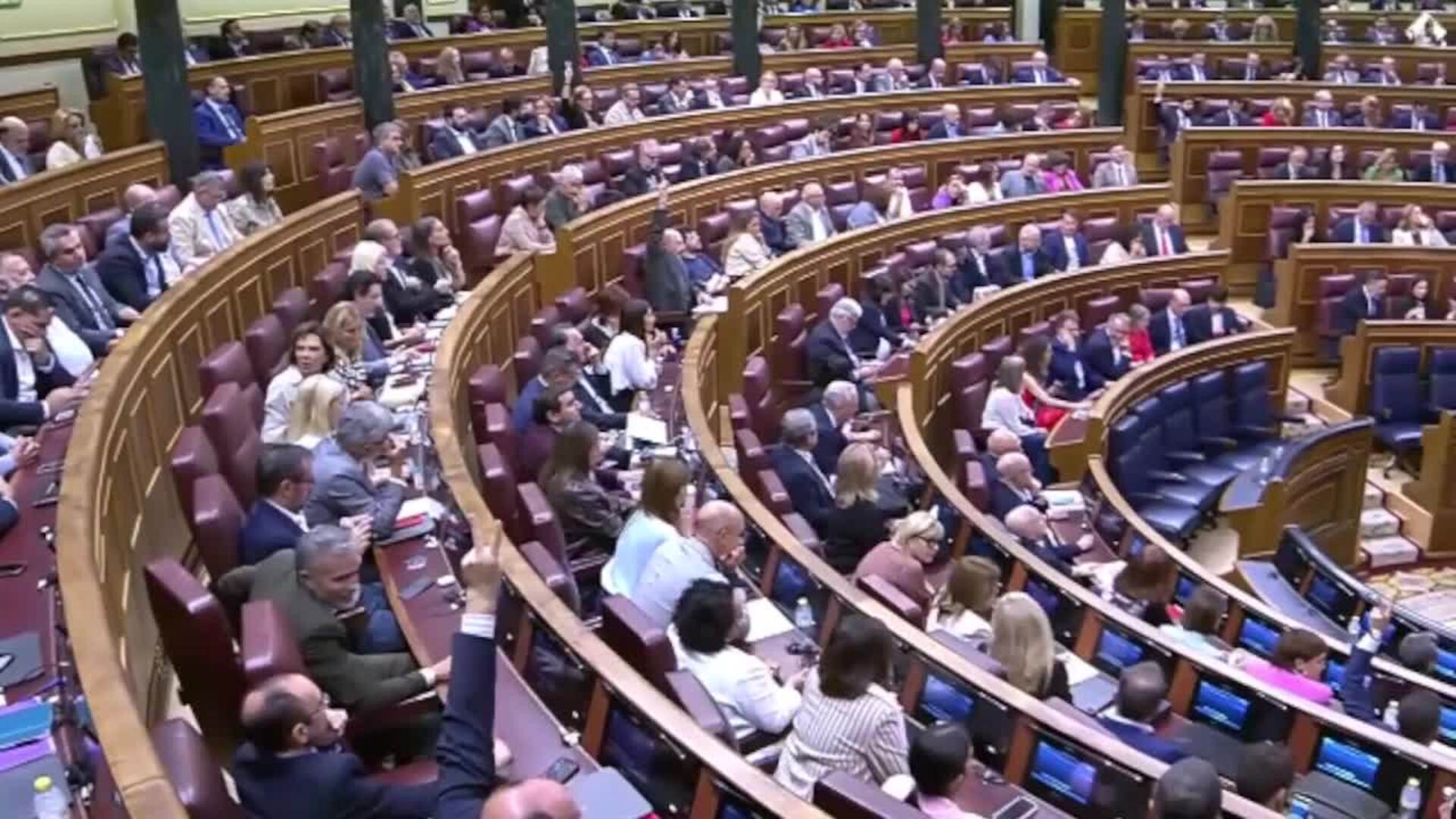 PSOE, PP y Vox impiden aprobar el plan para transferir a Galicia 4.000 inmuebles de la Sareb