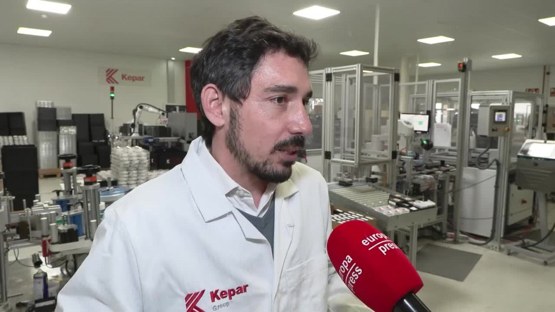 La empresa que ideó la nueva baliza urge a adquirirla: "Hoy hay stock, mañana no lo sabemos"