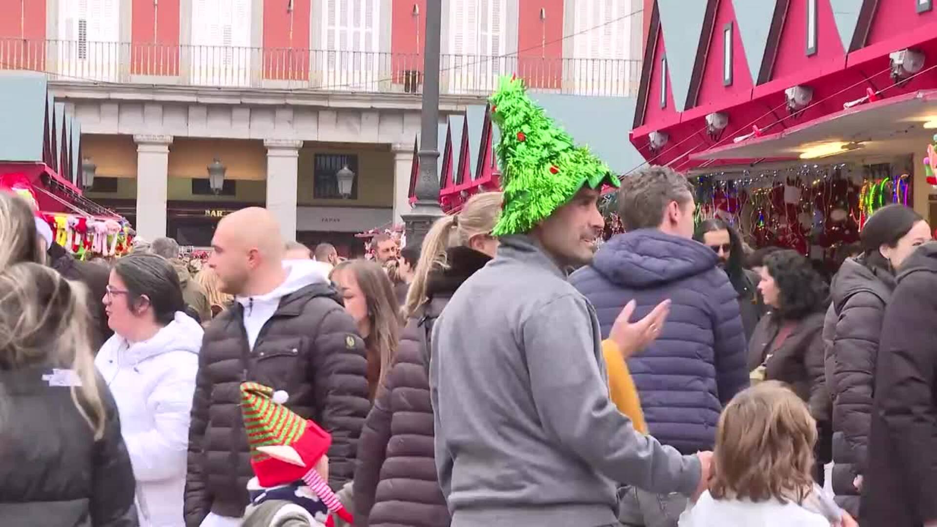 Turistas destacan luces, mercadillos y ambiente de la Navidad madrileña