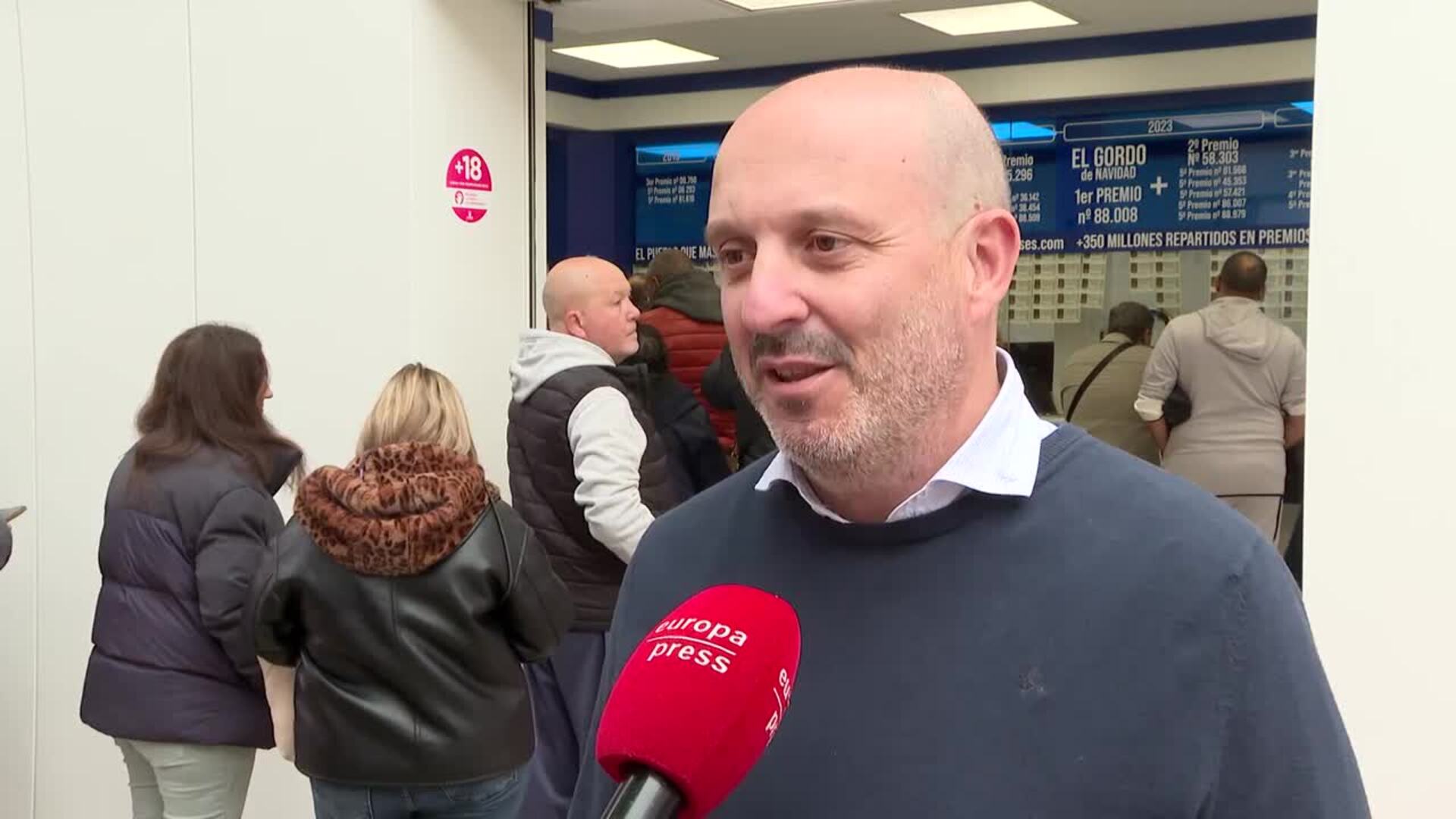 La ilusión de la lotería de Navidad vuelve a "confiar" en Manises: "Nos buscan año tras año"