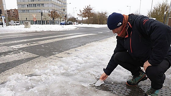 28 personas atendidas en Txagorritxu y Santiago por caídas por el hielo en Vitoria