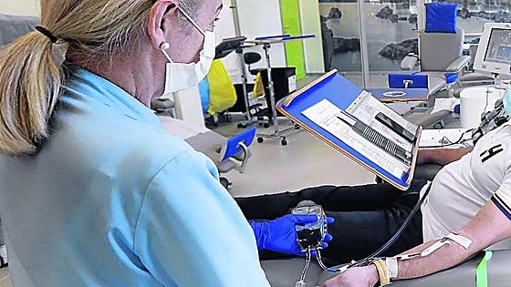 Llamamiento urgente de Osakidetza para donar sangre ante la bajada de reservas por la Navidad y el adelanto de la gripe