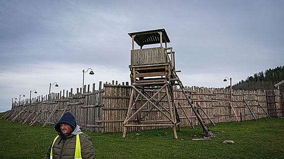El mayor decorado de cine de Euskadi está en Dima y se va a salvar de la quema
