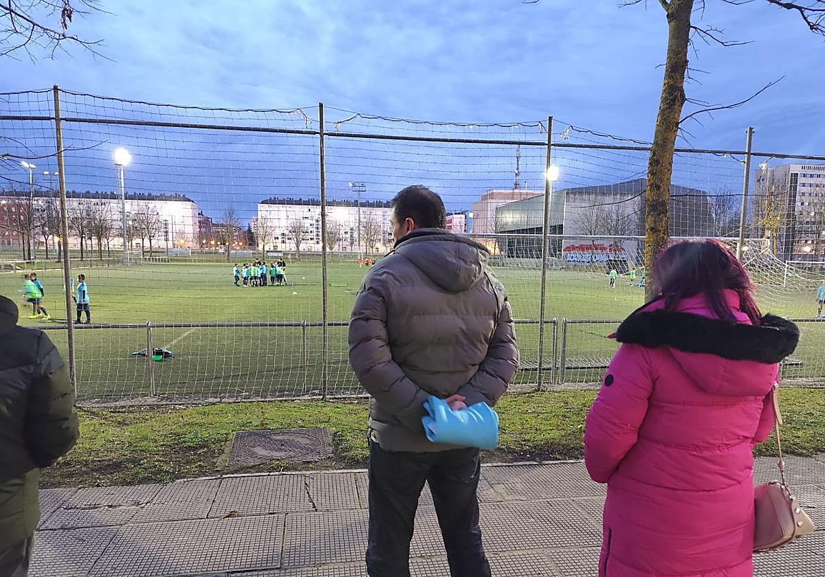 Lakua Families Fundraise for Coaches Amid Crisis