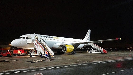 El aeropuerto de Vitoria recibe tres vuelos desviados por los fuertes vientos en el de Bilbao