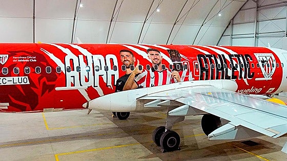Así es el nuevo avión del Athletic: dos nuevas caras y una llamativa ausencia