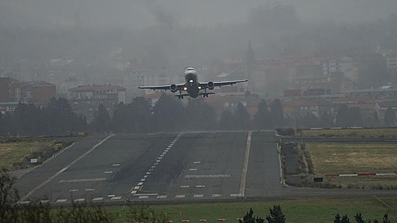 La pesadilla por el viento de 150 pasajeros que iban a Bilbao: Múnich-Barcelona-Loiu-Múnich