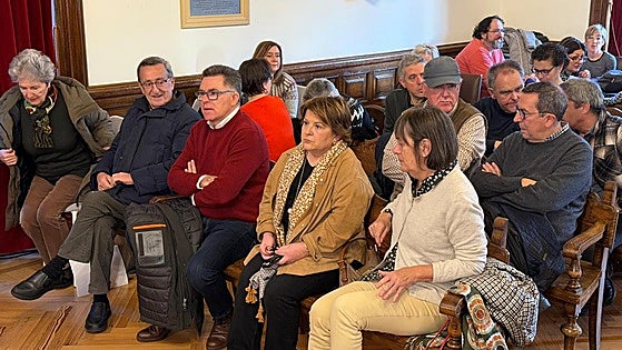 Históricos del PNV de Getxo arropan a la alcaldesa en su día más difícil