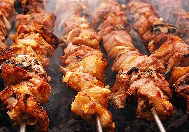 Prodigiosos pinchos de lechazo a la brasa