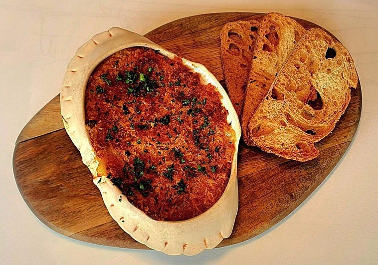 Un restaurante bilbaíno elabora un expresamente pensado para el Día de los Enamorados