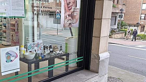 14 negocios de Galdakao celebran el día de la mujer en la ciencia con una decoración especial