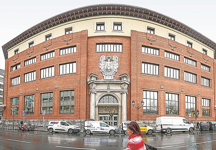 La presidenta de Coca-Cola compra la sede central de Correos en Bilbao para abrir un hotel