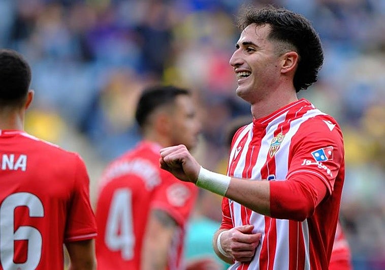 El golazo de Morcillo que desata las alabanzas: «Jon sale a bailar...»