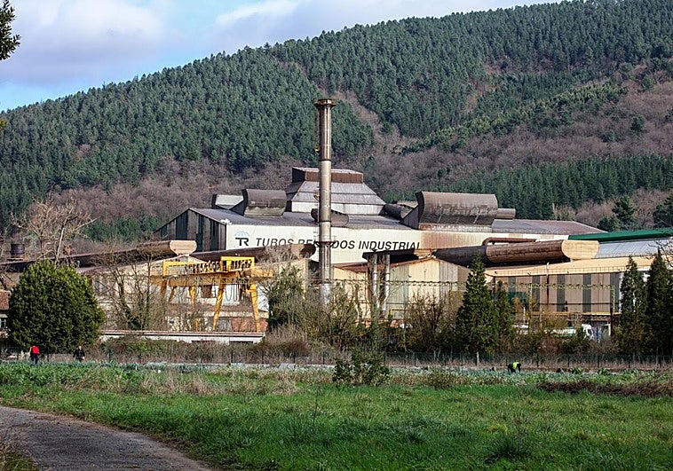 Las instituciones llaman a la «unidad y el diálogo» para garantizar el futuro de Tubos Reunidos