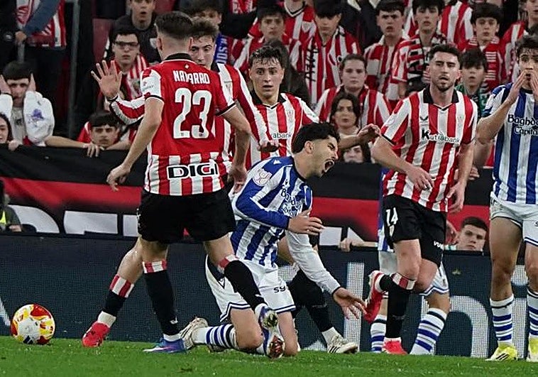 El inexistente penalti pedido por los realistas tras una patada al suelo de Soler