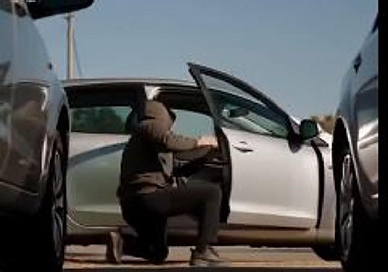 El nuevo método con monedas que utilizan los ladrones para robar en los aparcamientos