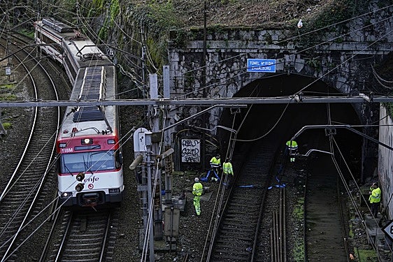 El ocaso de los Cercanías en Bizkaia: «Queremos que el servicio vuelva a parecerse al de antes»
