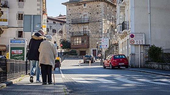 Artziniega se enfada con su alcalde: «Aquí nadie trata mal al médico»