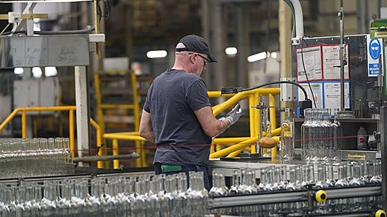 Vidrala cierra 2025 con un retroceso del 5,4% en ingresos por la debilidad del consumo