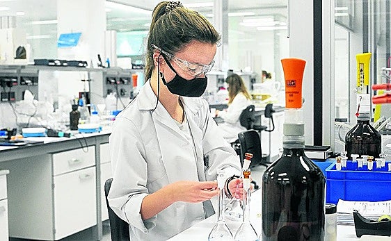 Faes Farma gana tamaño y firma un récord de ventas con 627 millones, un 23% más