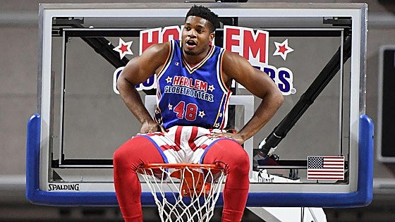 Harlem Globetrotters taldeak ehun urte bete ditu