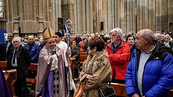 El obispo Elizalde replica la homilía del funeral de 1976 en la misa de la Catedral
