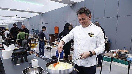 Los 35 aspirantes a ganar el campeonato vasco de tortilla de patata encienden los fogones